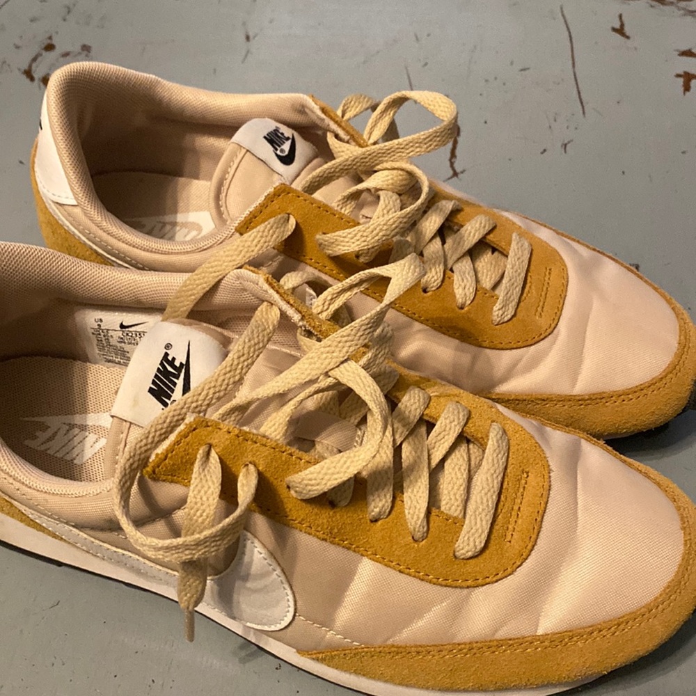 Nike Daybreaks size 9